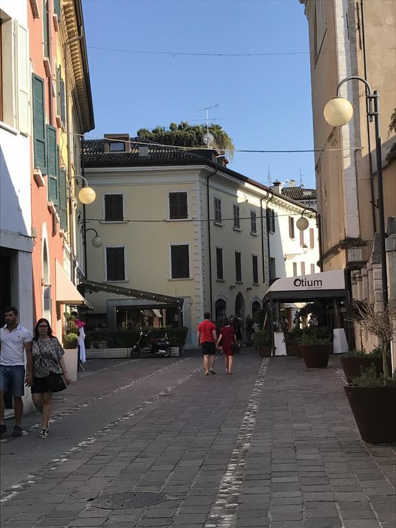 Lady B Apartments Desenzano del Garda Exterior photo