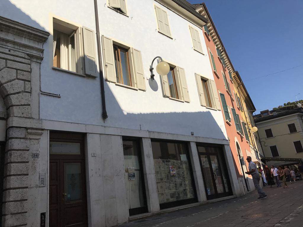 Lady B Apartments Desenzano del Garda Exterior photo